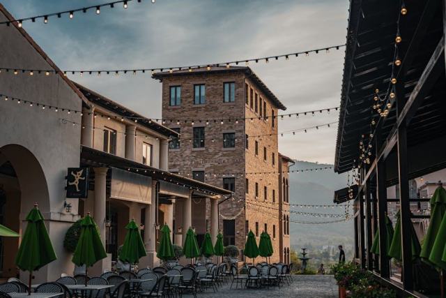 Masque chat carnaval : l'accessoire chat qu'il vous faut