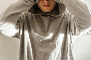 Sweat capuche oreille chat homme disponible sur Chat Bada