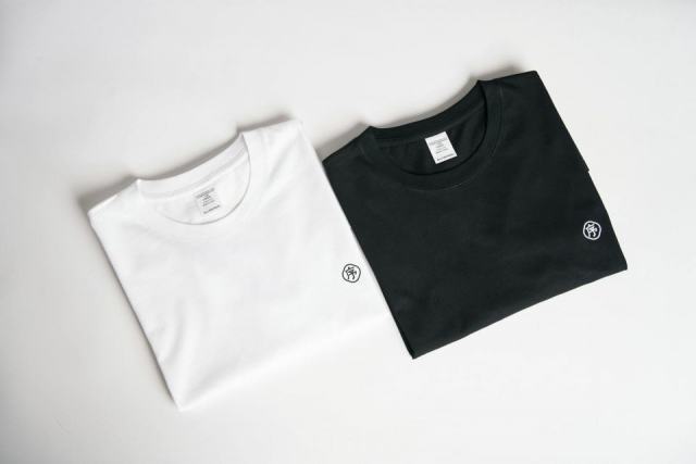 T shirt doigt d honneur : l'accessoire chat qu'il vous faut T shirt doigt d honneur : l'accessoire chat qu'il vous faut